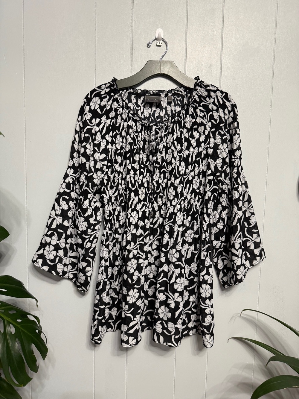 #18)  NWOT Ninety Black and White Floral Blouse